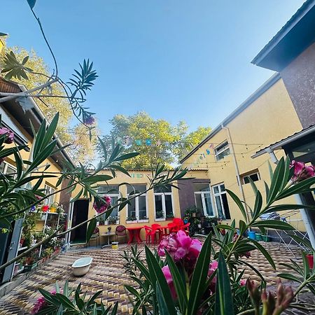 Sweet Home Hostel Bishkek Exterior foto