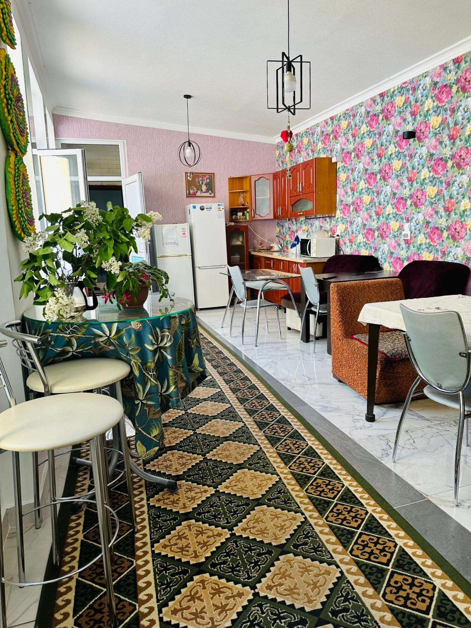 Sweet Home Hostel Bishkek Exterior foto
